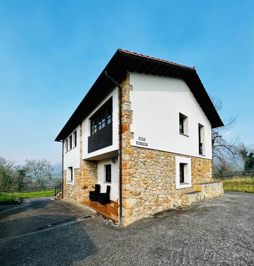 Casa La Maestra Apartment Arriondas Exterior photo
